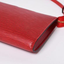 画像をギャラリービューアに読み込む, 新品同様品 LOUIS VUITTON ルイヴィトン ポシェットアクセソワール エピレザー M52947 カスティリアンレッド ゴールド金具 中古 4a006088
