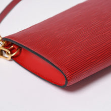 画像をギャラリービューアに読み込む, 新品同様品 LOUIS VUITTON ルイヴィトン ポシェットアクセソワール エピレザー M52947 カスティリアンレッド ゴールド金具 中古 4a006088