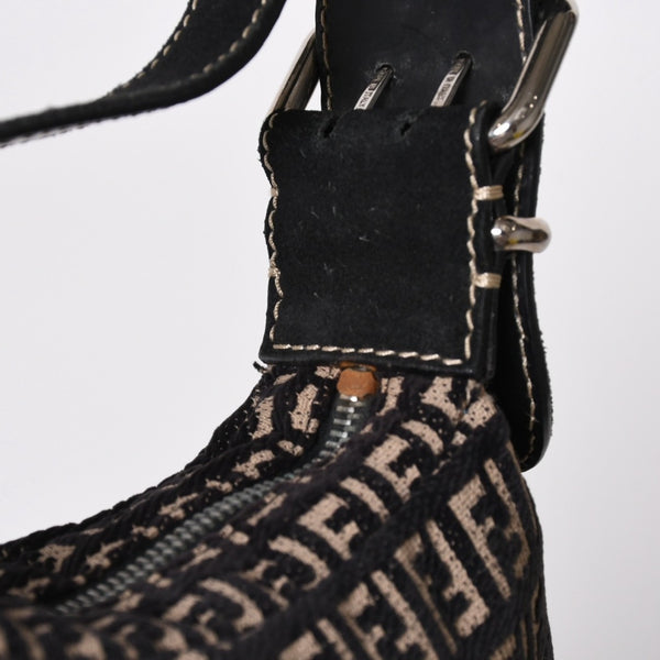 FENDI フェンディ ズッキーノ オイスター ワンショルダーバッグ キャンバス レザー ブラック ベージュ シルバー金具 美品 中古 4a003964