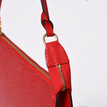 画像をギャラリービューアに読み込む, 新品同様品 LOUIS VUITTON ルイヴィトン ポシェットアクセソワール エピレザー M52947 カスティリアンレッド ゴールド金具 中古 4a006088