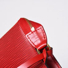 画像をギャラリービューアに読み込む, 新品同様品 LOUIS VUITTON ルイヴィトン ポシェットアクセソワール エピレザー M52947 カスティリアンレッド ゴールド金具 中古 4a006088