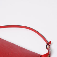 画像をギャラリービューアに読み込む, 新品同様品 LOUIS VUITTON ルイヴィトン ポシェットアクセソワール エピレザー M52947 カスティリアンレッド ゴールド金具 中古 4a006088