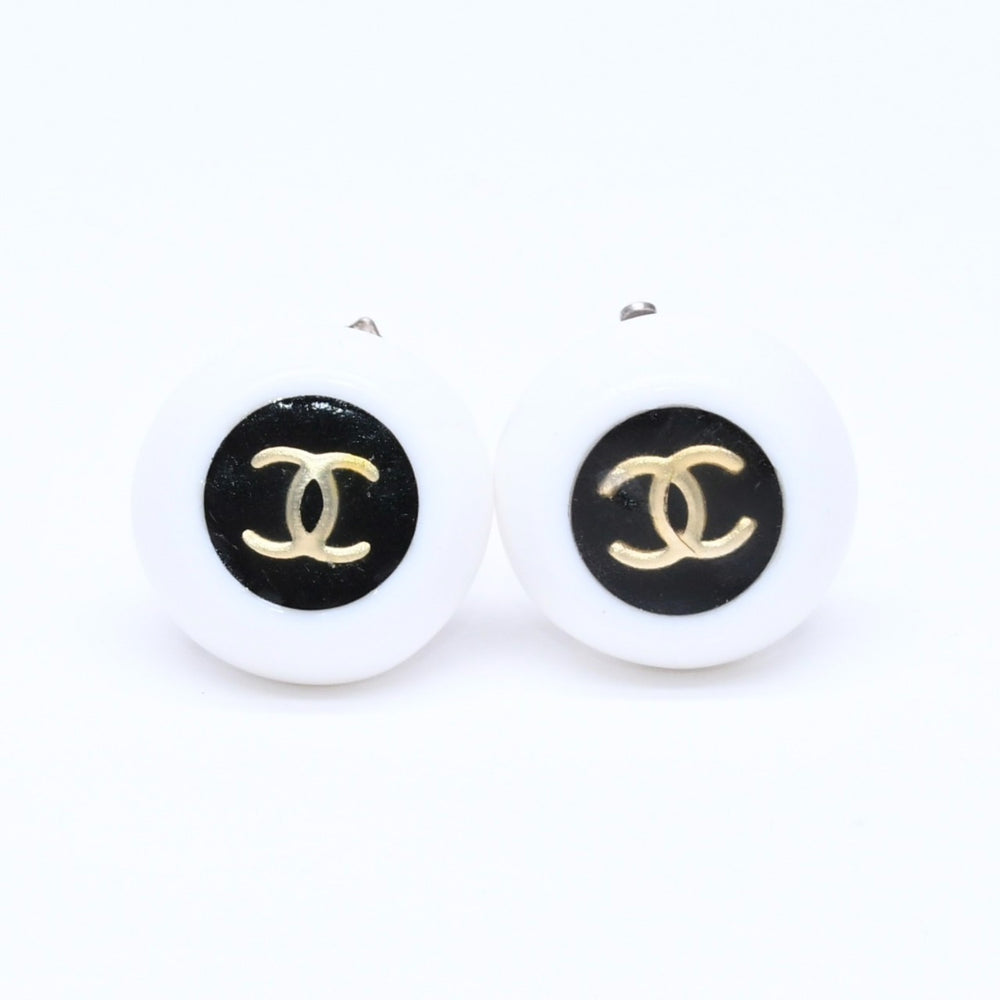 CHANEL シャネル ココマーク イヤリング 重量約9.87g 96P刻印 樹脂系 メタル ホワイト ブラック バイカラー 両耳用 美品 中古 4c070661