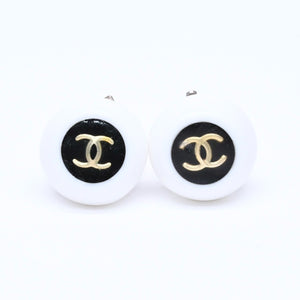 CHANEL シャネル ココマーク イヤリング 重量約9.87g 96P刻印 樹脂系 メタル ホワイト ブラック バイカラー 両耳用 美品 中古 4c070661