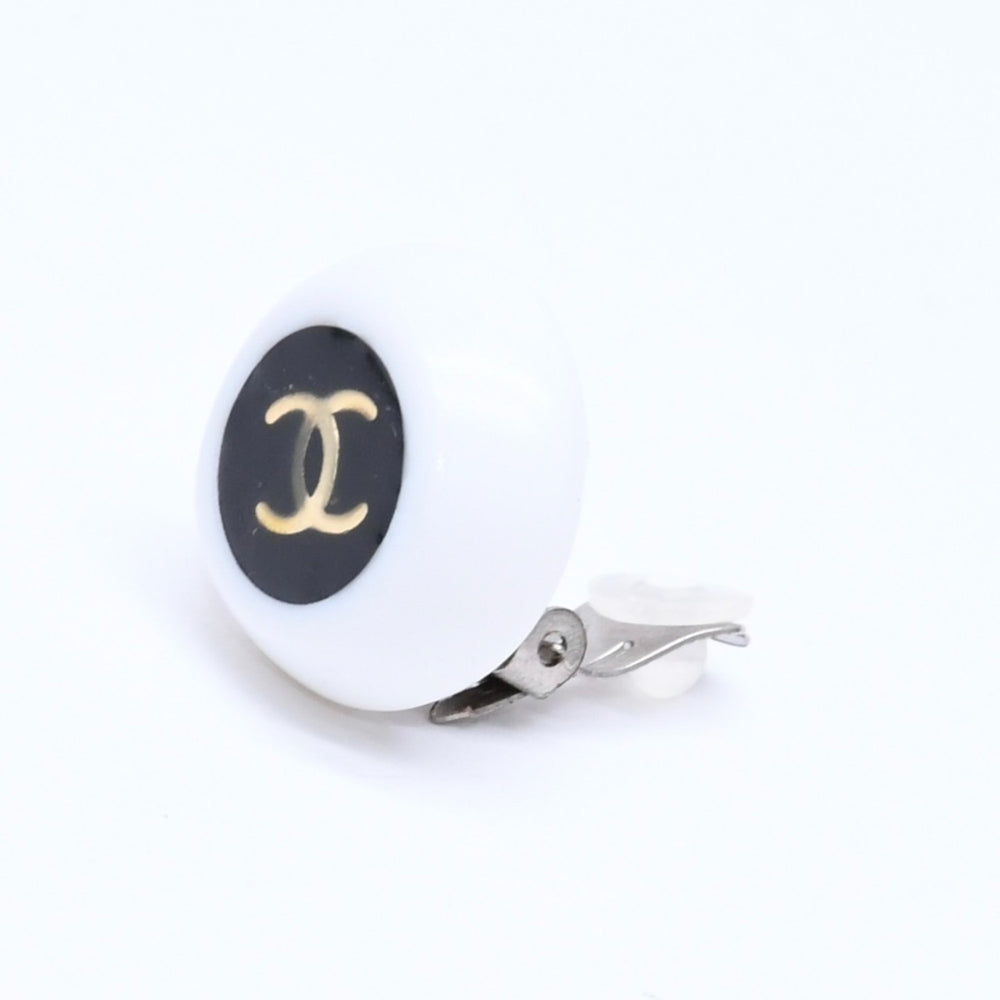 CHANEL シャネル ココマーク イヤリング 重量約9.87g 96P刻印 樹脂系 メタル ホワイト ブラック バイカラー 両耳用 美品 中古 4c070661
