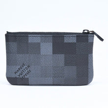 Load the image into the gallery viewer. 新品未使用品 LOUIS VUITTON ルイヴィトン コインケース ダモフラージュ・キャンバス ポシェットクレ M28666 ブラック グレー 中古 4a006091