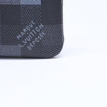 Load the image into the gallery viewer. 新品未使用品 LOUIS VUITTON ルイヴィトン コインケース ダモフラージュ・キャンバス ポシェットクレ M28666 ブラック グレー 中古 4a006091