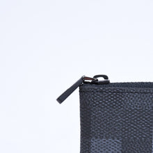 Load the image into the gallery viewer. 新品未使用品 LOUIS VUITTON ルイヴィトン コインケース ダモフラージュ・キャンバス ポシェットクレ M28666 ブラック グレー 中古 4a006091