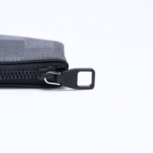 Load the image into the gallery viewer. 新品未使用品 LOUIS VUITTON ルイヴィトン コインケース ダモフラージュ・キャンバス ポシェットクレ M28666 ブラック グレー 中古 4a006091