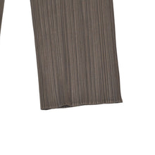 Load the image into the gallery viewer. 極美品 ISSEI MIYAKE イッセイミヤケ PLEATS PLEASE プリーツプリーズ パンツ グレー 7575115 中古 4a006115