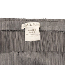Load the image into the gallery viewer. 極美品 ISSEI MIYAKE イッセイミヤケ PLEATS PLEASE プリーツプリーズ パンツ グレー 7575115 中古 4a006115