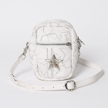 画像をギャラリービューアに読み込む, 極美品 CHROME HEARTS クロムハーツ TAKA MINI タカ ミニ ショルダーバッグ ラスベガス限定 スターパッチ スター装飾 ホワイト 中古 4a006160