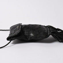 画像をギャラリービューアに読み込む, CHROME HEARTS クロムハーツ FLAT HIPPIE W/FRINGE フラットヒッピー フリンジ ショルダーバッグ セメタリークロスパッチ 美品 中古 4a006163