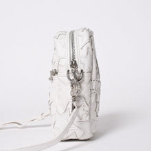 画像をギャラリービューアに読み込む, 極美品 CHROME HEARTS クロムハーツ TAKA MINI タカ ミニ ショルダーバッグ ラスベガス限定 スターパッチ スター装飾 ホワイト 中古 4a006160