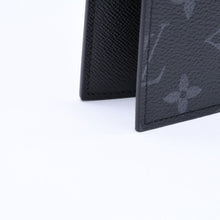 画像をギャラリービューアに読み込む, 極美品 LOUIS VUITTON ルイヴィトン パスポートケース ブラック グレー M64501 クーヴェルテュールパスポール 中古 4a006172