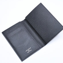 画像をギャラリービューアに読み込む, 極美品 LOUIS VUITTON ルイヴィトン パスポートケース ブラック グレー M64501 クーヴェルテュールパスポール 中古 4a006172