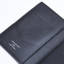 画像をギャラリービューアに読み込む, 極美品 LOUIS VUITTON ルイヴィトン パスポートケース ブラック グレー M64501 クーヴェルテュールパスポール 中古 4a006172