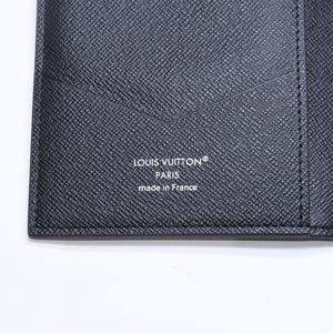 極美品 LOUIS VUITTON ルイヴィトン パスポートケース ブラック グレー M64501 クーヴェルテュールパスポール 中古 4a006172