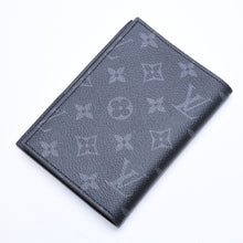 画像をギャラリービューアに読み込む, 極美品 LOUIS VUITTON ルイヴィトン パスポートケース ブラック グレー M64501 クーヴェルテュールパスポール 中古 4a006172