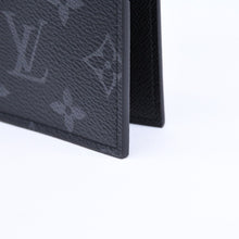 画像をギャラリービューアに読み込む, 極美品 LOUIS VUITTON ルイヴィトン パスポートケース ブラック グレー M64501 クーヴェルテュールパスポール 中古 4a006172