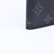 画像をギャラリービューアに読み込む, 極美品 LOUIS VUITTON ルイヴィトン パスポートケース ブラック グレー M64501 クーヴェルテュールパスポール 中古 4a006172