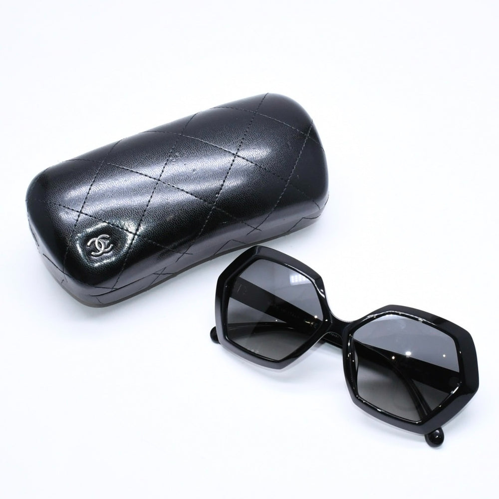 極美品 CHANEL シャネル サングラス アイウェア 5367-A c.501/71 サイズ57□15 140 ココマーク ブラック ヘキサゴンフレーム 中古 4a006197