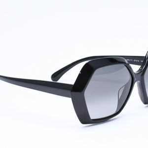 極美品 CHANEL シャネル サングラス アイウェア 5367-A c.501/71 サイズ57□15 140 ココマーク ブラック ヘキサゴンフレーム 中古 4a006197
