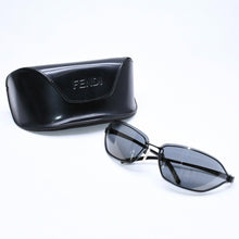 将图片加载到图库查看器中。 極美品 FENDI フェンディ サングラス アイウェア SL7470 72 ブラック メタル プラスチック ズッカモチーフ 中古 4a006187