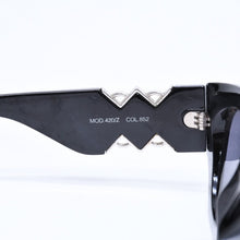 Load the image into the gallery viewer. VERSACE ヴェルサーチ サングラス アイウェア MOD.420/Z COL 852 メデューサ ブラック シルバー 美品 中古 4a006205