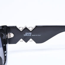 Load the image into the gallery viewer. VERSACE ヴェルサーチ サングラス アイウェア MOD.420/Z COL 852 メデューサ ブラック シルバー 美品 中古 4a006205
