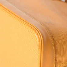 Load the image into the gallery viewer. 極美品 LOUIS VUITTON ルイヴィトン アルマ ハンドバッグ M52419 エピレザー タッシリイエロー シルバー金具 中古 4a006209