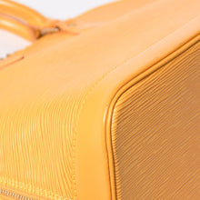 Load the image into the gallery viewer. 極美品 LOUIS VUITTON ルイヴィトン アルマ ハンドバッグ M52419 エピレザー タッシリイエロー シルバー金具 中古 4a006209