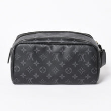 Load the image into the gallery viewer. 極美品 LOUIS VUITTON ルイヴィトン ドップ キット ハンドバッグ M46354 モノグラム エクリプス ブラック 中古 4a006103