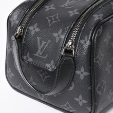 Load the image into the gallery viewer. 極美品 LOUIS VUITTON ルイヴィトン ドップ キット ハンドバッグ M46354 モノグラム エクリプス ブラック 中古 4a006103