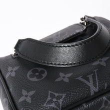 Load the image into the gallery viewer. 極美品 LOUIS VUITTON ルイヴィトン ドップ キット ハンドバッグ M46354 モノグラム エクリプス ブラック 中古 4a006103
