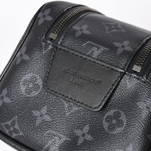 Load the image into the gallery viewer. 極美品 LOUIS VUITTON ルイヴィトン ドップ キット ハンドバッグ M46354 モノグラム エクリプス ブラック 中古 4a006103