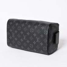 Load the image into the gallery viewer. 極美品 LOUIS VUITTON ルイヴィトン ドップ キット ハンドバッグ M46354 モノグラム エクリプス ブラック 中古 4a006103