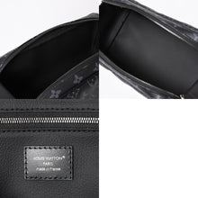 Load the image into the gallery viewer. 極美品 LOUIS VUITTON ルイヴィトン ドップ キット ハンドバッグ M46354 モノグラム エクリプス ブラック 中古 4a006103