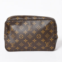 Load the image into the gallery viewer. LOUIS VUITTON ルイヴィトン トゥルーストワレット23 コスメポーチ クラッチバッグ ポーチ モノグラム ブラウン 美品 中古 4a006084
