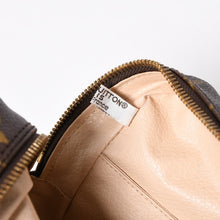 Load the image into the gallery viewer. 極美品 LOUIS VUITTON ルイヴィトン トゥルーストワレット 23 セカンドバッグ クラッチバッグ M47524 ブラウン ゴールド金具 中古 4a006071