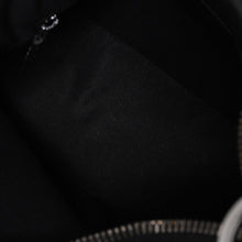 Load the image into the gallery viewer. 極美品 GUCCI グッチ ワンショルダーバッグ ハンドバッグ 115002 イタリア製 GGキャンバス レザー メタルブラック金具 中古 4a006215
