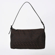 Load the image into the gallery viewer. 極美品 FENDI フェンディ ショルダーバッグ ズッキーノ 2241-8BR267JQ5-039 ブラウン シルバー金具 中古 4a006227