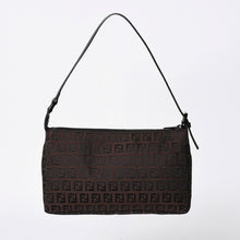 Load the image into the gallery viewer. 極美品 FENDI フェンディ ショルダーバッグ ズッキーノ 2241-8BR267JQ5-039 ブラウン シルバー金具 中古 4a006227