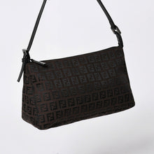 Load the image into the gallery viewer. 極美品 FENDI フェンディ ショルダーバッグ ズッキーノ 2241-8BR267JQ5-039 ブラウン シルバー金具 中古 4a006227