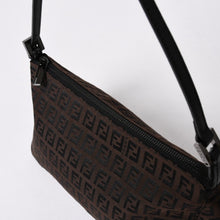Load the image into the gallery viewer. 極美品 FENDI フェンディ ショルダーバッグ ズッキーノ 2241-8BR267JQ5-039 ブラウン シルバー金具 中古 4a006227