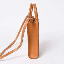 Load the image into the gallery viewer. CELINE セリーヌ ミニバーティカルカバ 2WAYショルダーバッグ 193302BNZ.02NT コットンキャンバス レザー ベージュ 美品 中古 4a006230