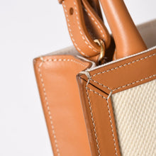 Load the image into the gallery viewer. CELINE セリーヌ ミニバーティカルカバ 2WAYショルダーバッグ 193302BNZ.02NT コットンキャンバス レザー ベージュ 美品 中古 4a006230