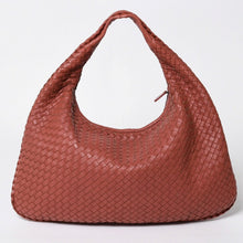 Load the image into the gallery viewer. 極美品 BOTTEGA VENETA ボッテガヴェネタ イントレチャート ホーボー ハンドバッグ ショルダーバッグ ピンク レザー 中古 4a006224