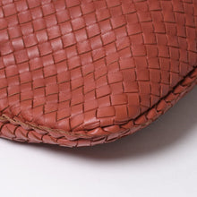 Load the image into the gallery viewer. 極美品 BOTTEGA VENETA ボッテガヴェネタ イントレチャート ホーボー ハンドバッグ ショルダーバッグ ピンク レザー 中古 4a006224