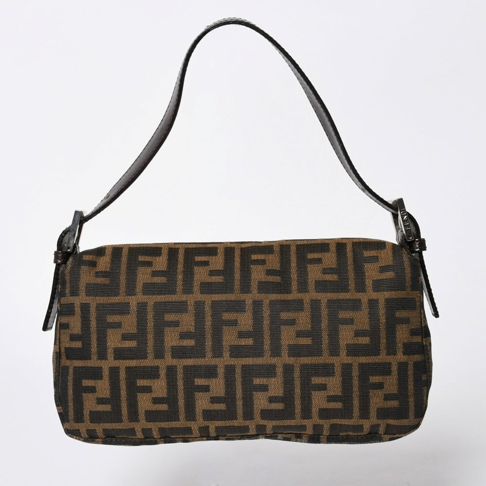 極美品 FENDI フェンディ ショルダーバッグ クロスボディバッグ マンマバケット ズッカ柄 33492 ブラウン シルバー金具 中古 4a006376